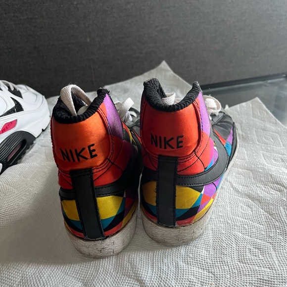 Nike shoes - Picture 2 of 3